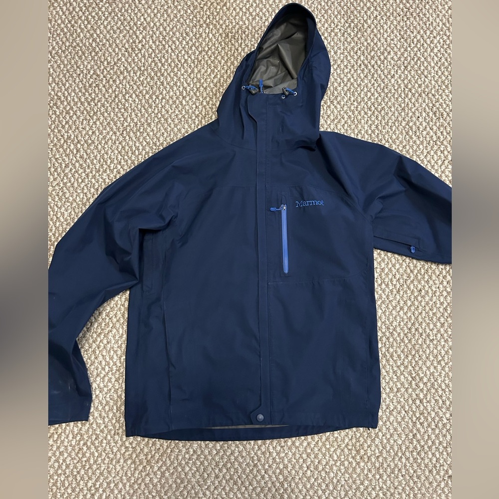 Marmot Men’s Goretex raincoat size medium - navy blue